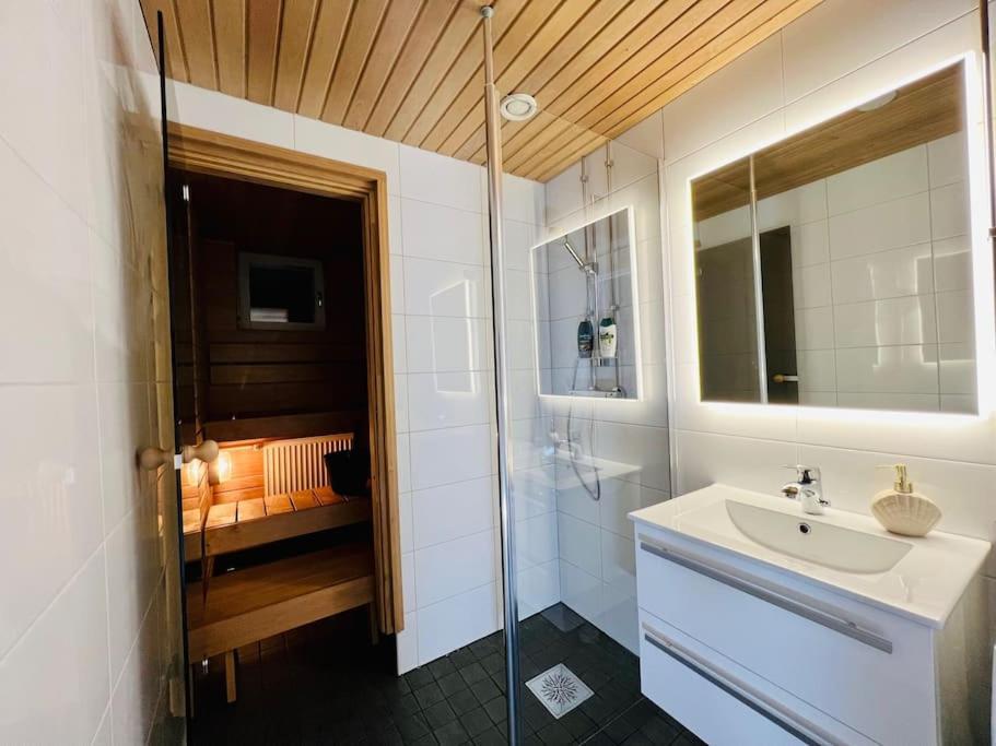 Spacious City Center Apt - Sauna - Self Check In Rovaniemi Exterior photo